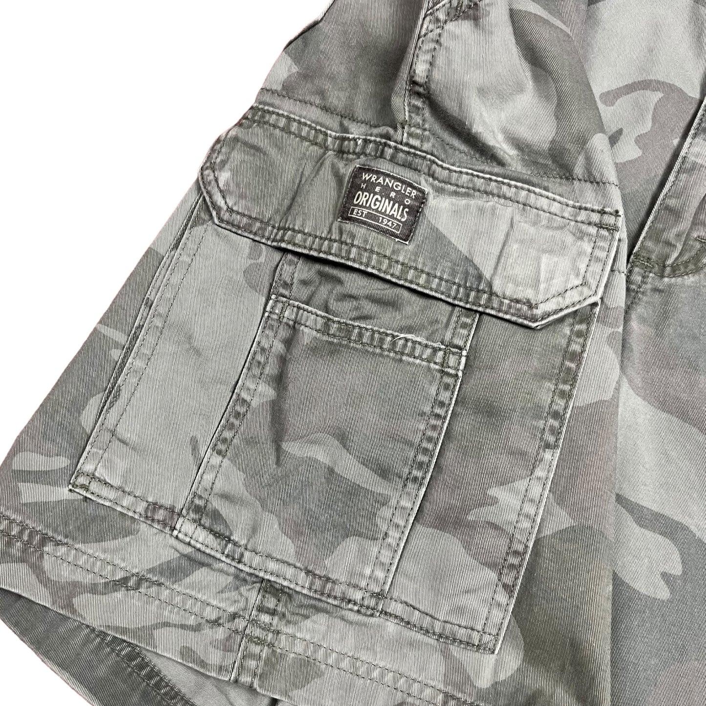 00s Wrangler Cargo Camo Shorts