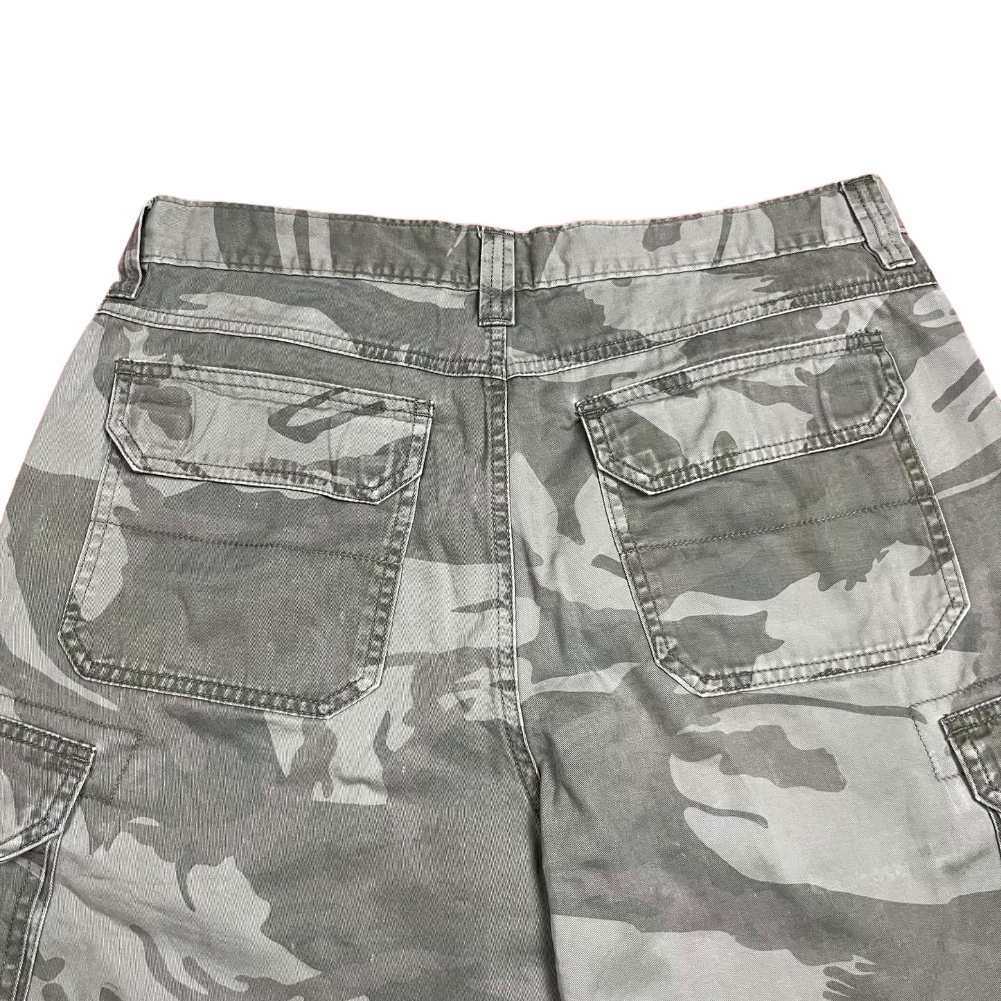 00s Wrangler Cargo Camo Shorts